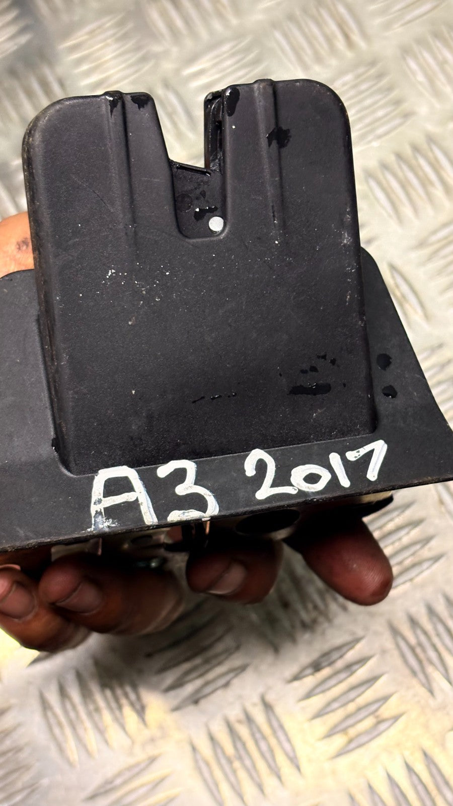 Audi A3 8V 2013-2020 Tailgate Boot Trunk Lock Latch Catch Rear 8R0827505A