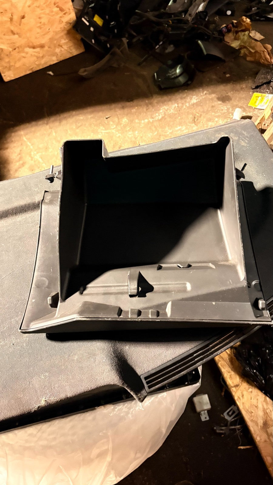 FORD GLOVE BOX COMPARTMENT FV41S06044B