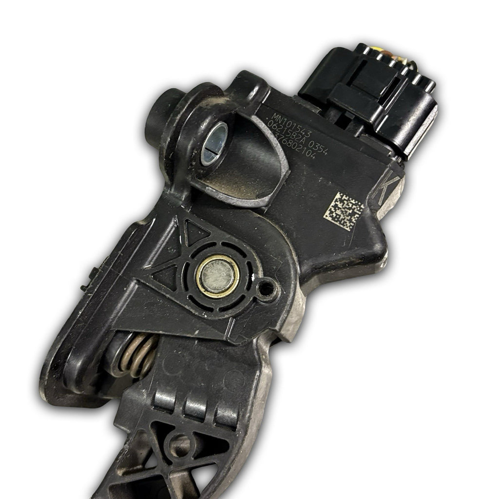 MITSUBISHI OUTLANDER MK2 ACCELERATOR THROTTLE PEDAL MN101543