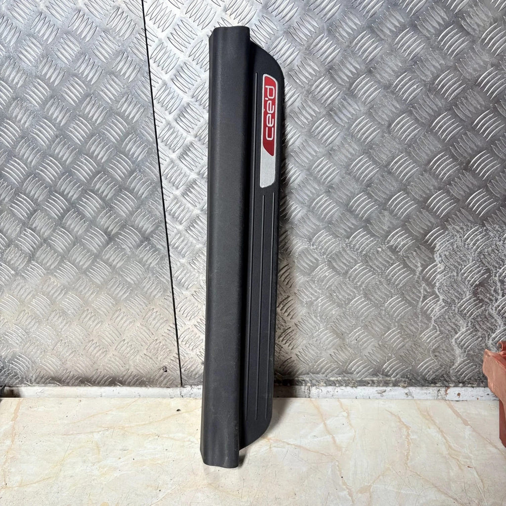 KIA CEED 2010 DRIVER FRONT DOOR INTERIOR SILL SCUFF COVER TRIM 85874-1H300