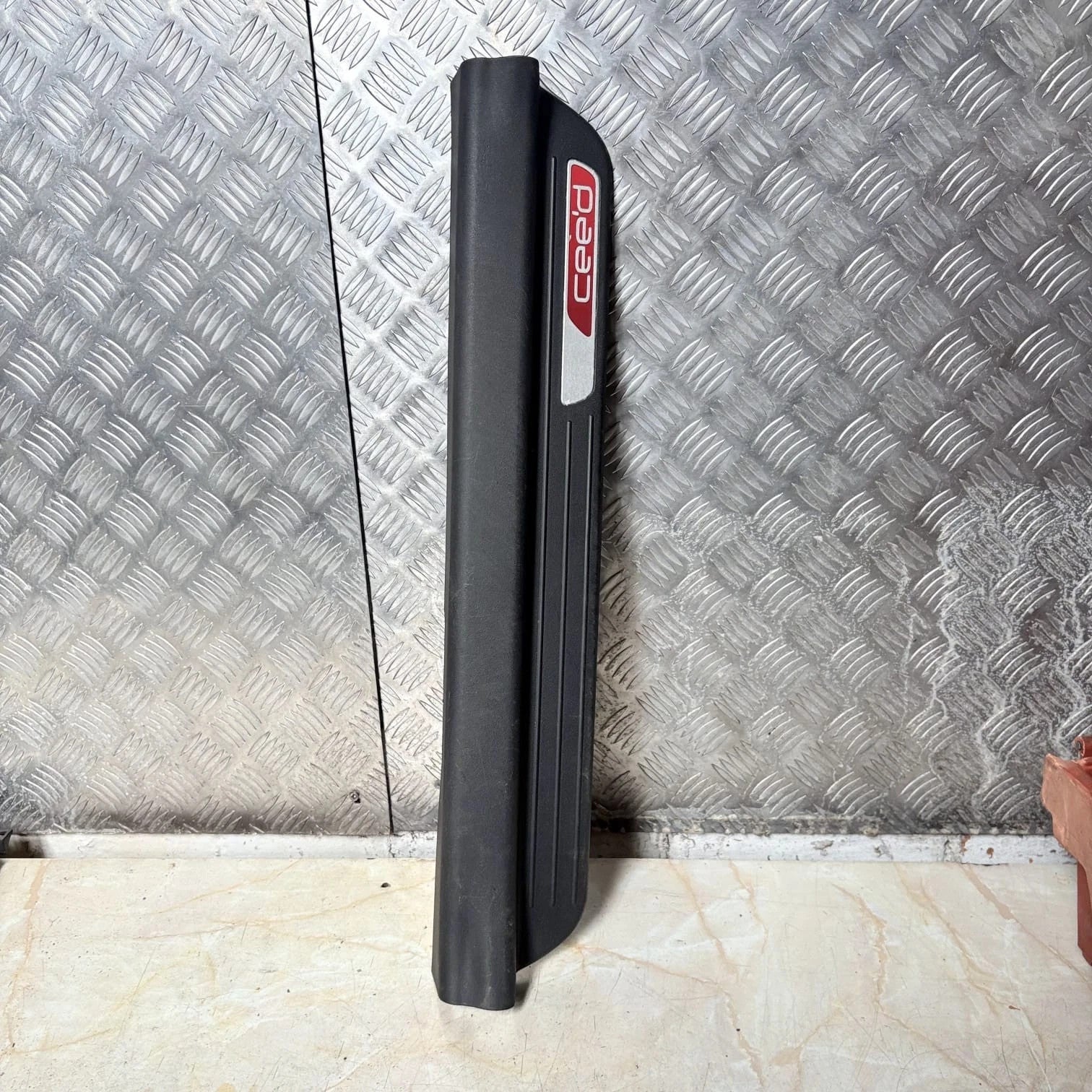 KIA CEED 2010 DRIVER FRONT DOOR INTERIOR SILL SCUFF COVER TRIM 85874-1H300