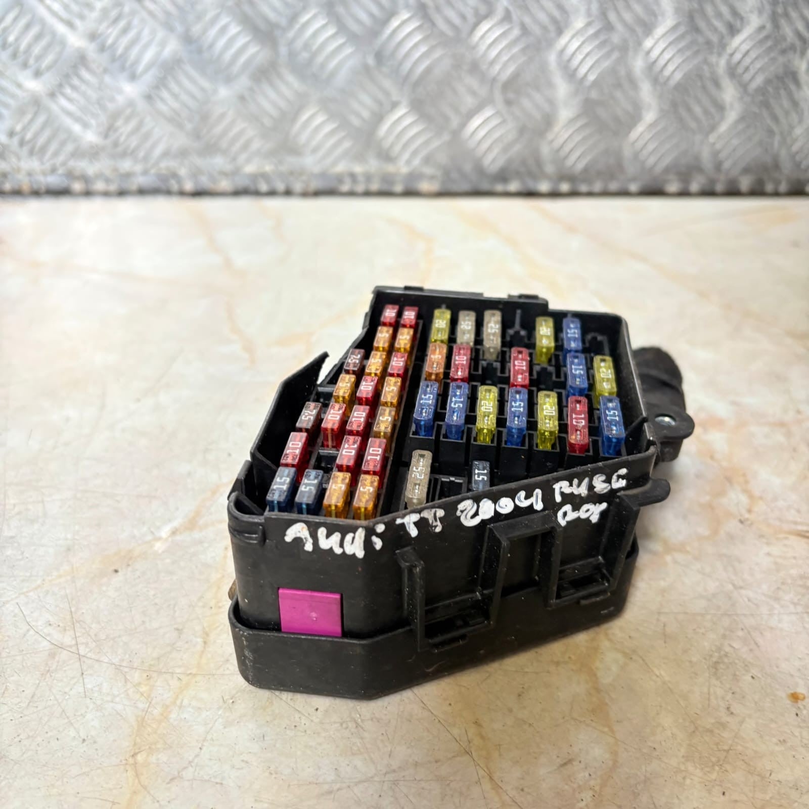 0526424880 fuse box for AUDI A6 AVANT (4F5) 3.0 TDI QUATTRO 2004 244369