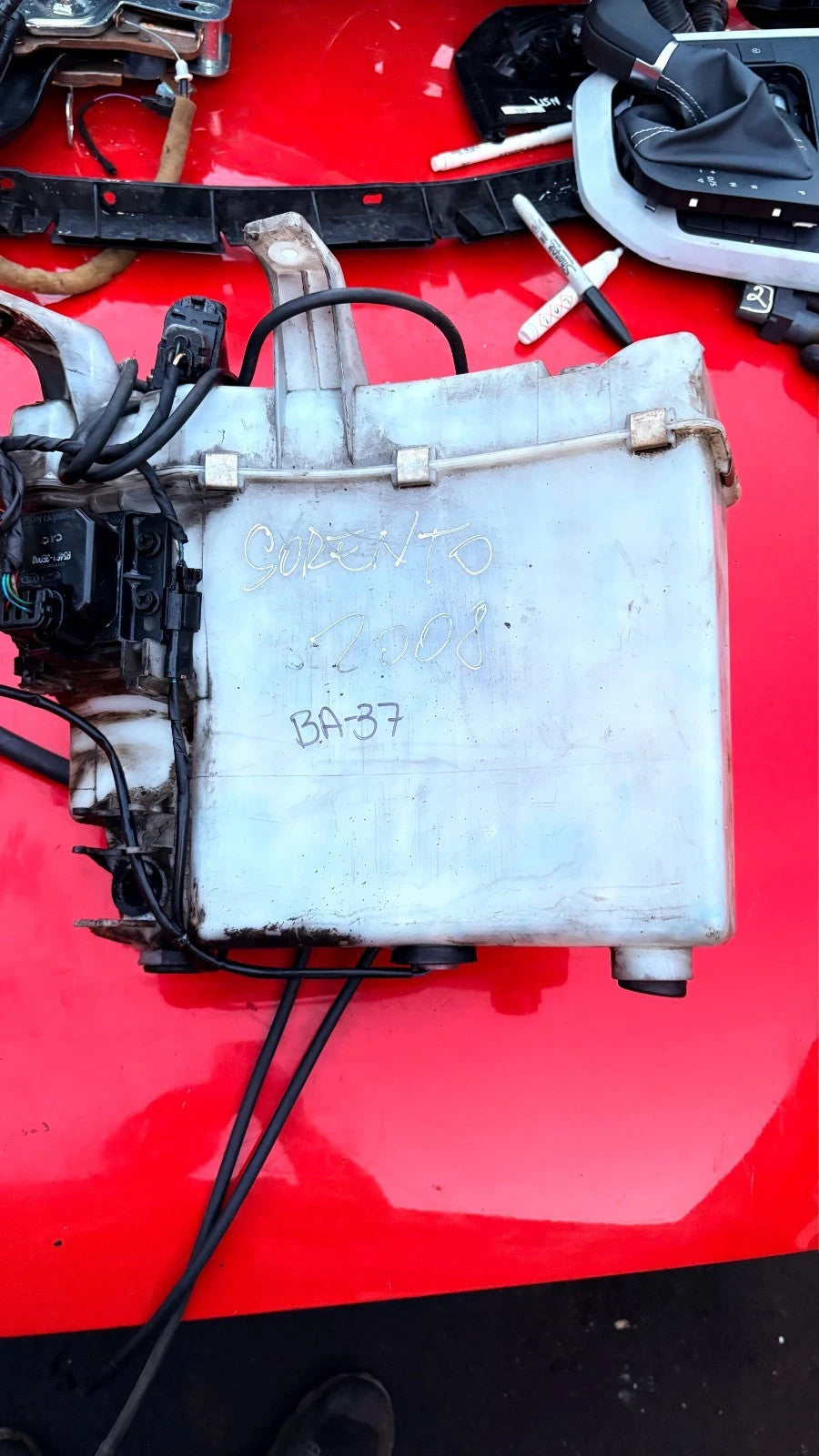 Kia Sorento 2002-2009 Windscreen Washer Bottle Reservoir Tank 984003E000