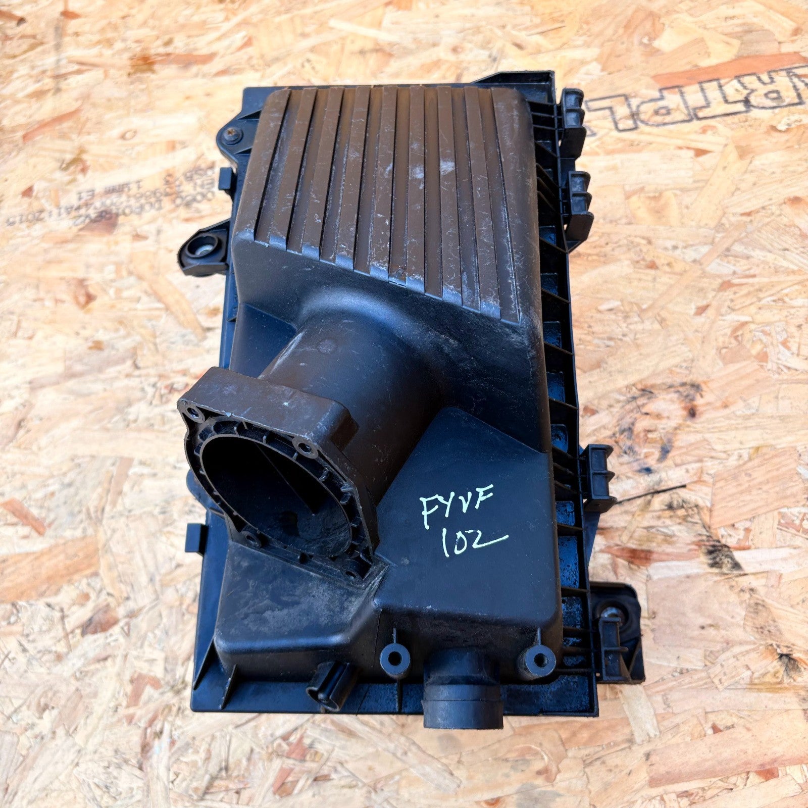 2004 Volkswagen New Beetle Air Filter Box Housing Airbox Intake Case