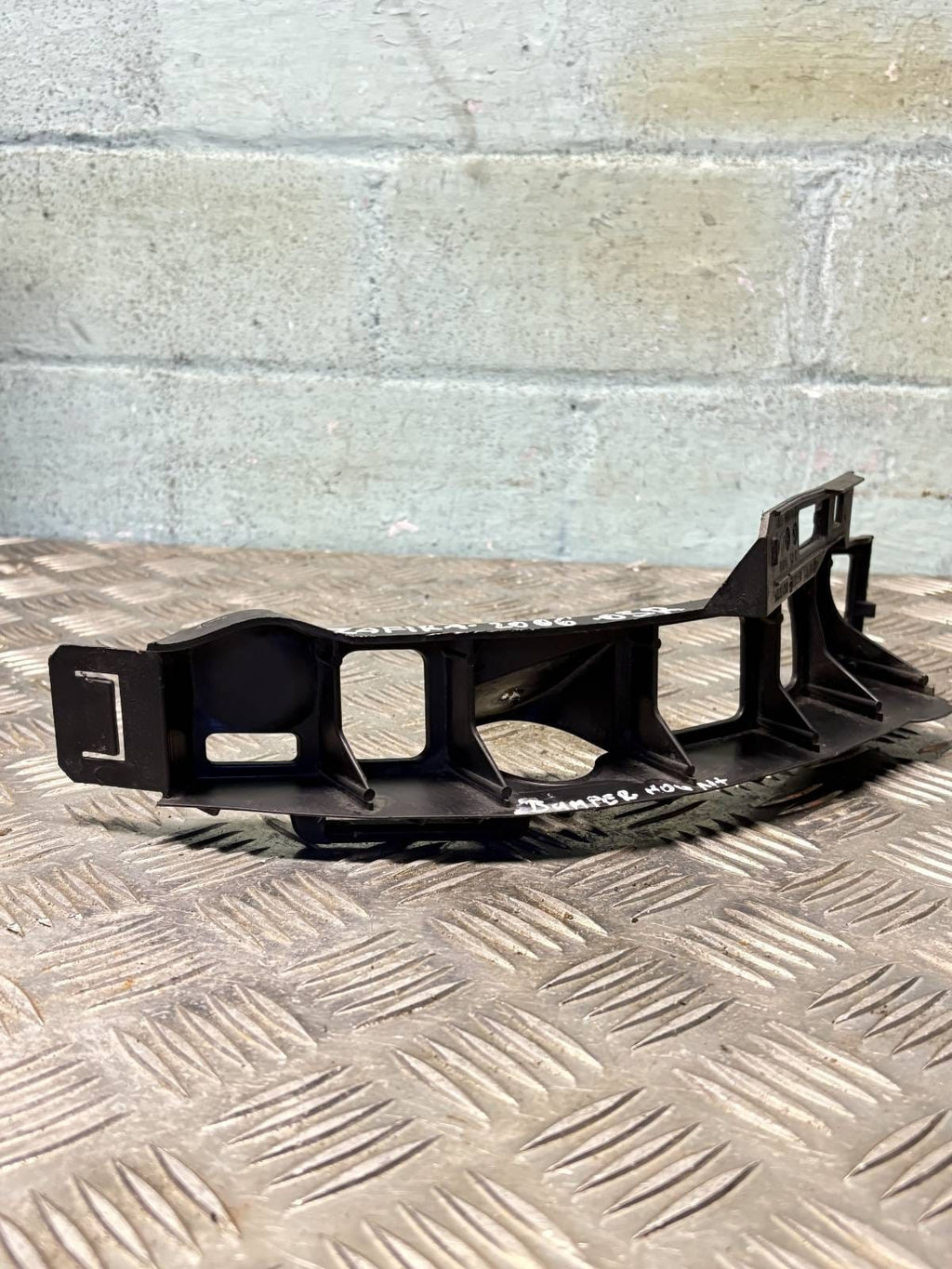 Vauxhall Zafira B 2006 Right Driver Rear Bumper Bracket