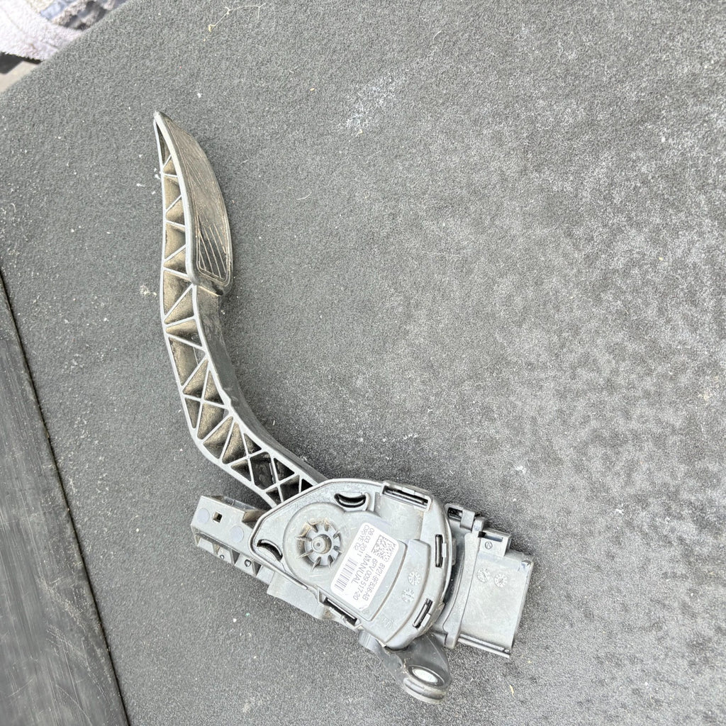 2011 FORD FIESTA ACCELERATOR THROTTLE PEDAL 8V21-9F836-AB