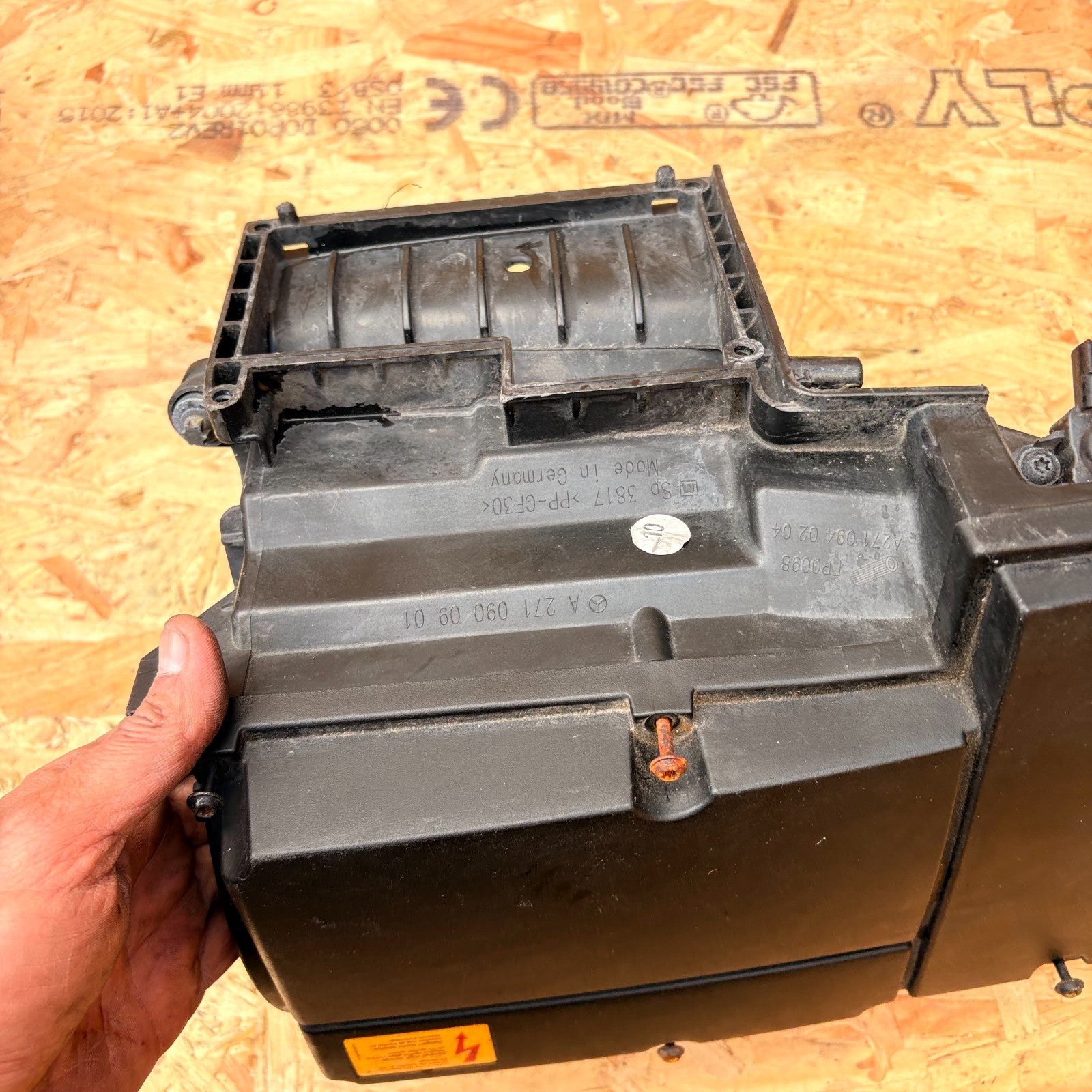 Mercedes-Benz C-CLASS 2003 Air Filter Box 2710900901