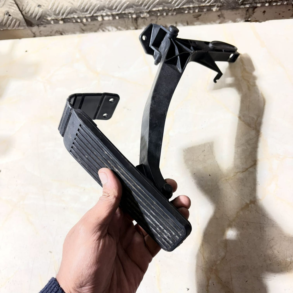 Mercedes E Class Accelerator Throttle Pedal 1243011320 W210 2.3 Petrol