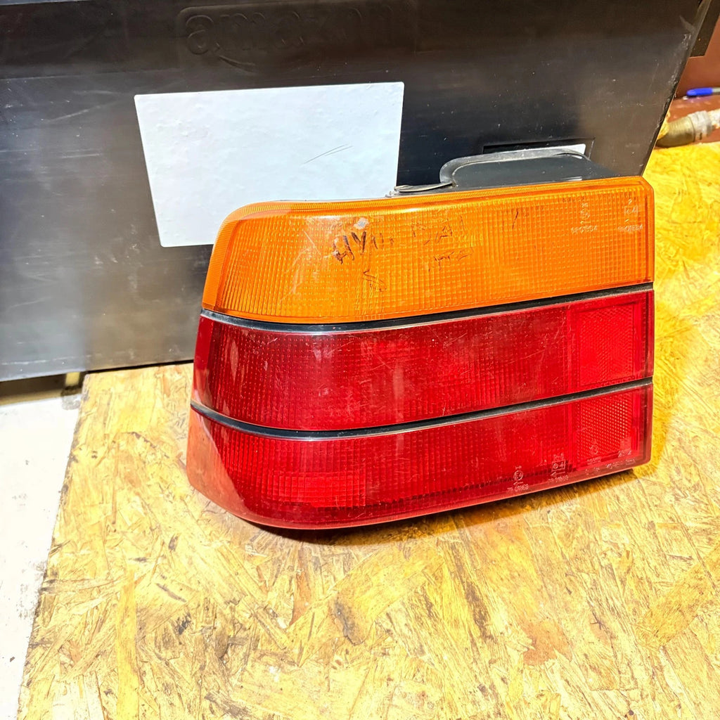 1988-1993 HYUNDAI SONATA REAR RIGHT SIDE TAIL LIGHT