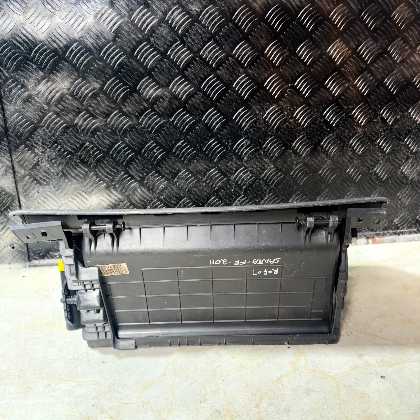 Hyundai Santa Fe MK2 2006-2012 Dashboard Glove Box Storage Assembly 84511-2B900