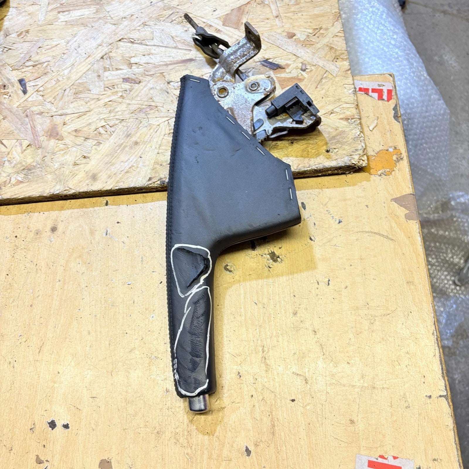 2011 SKODA FABIA HANDBRAKE LEVER & RELEASE BUTTON