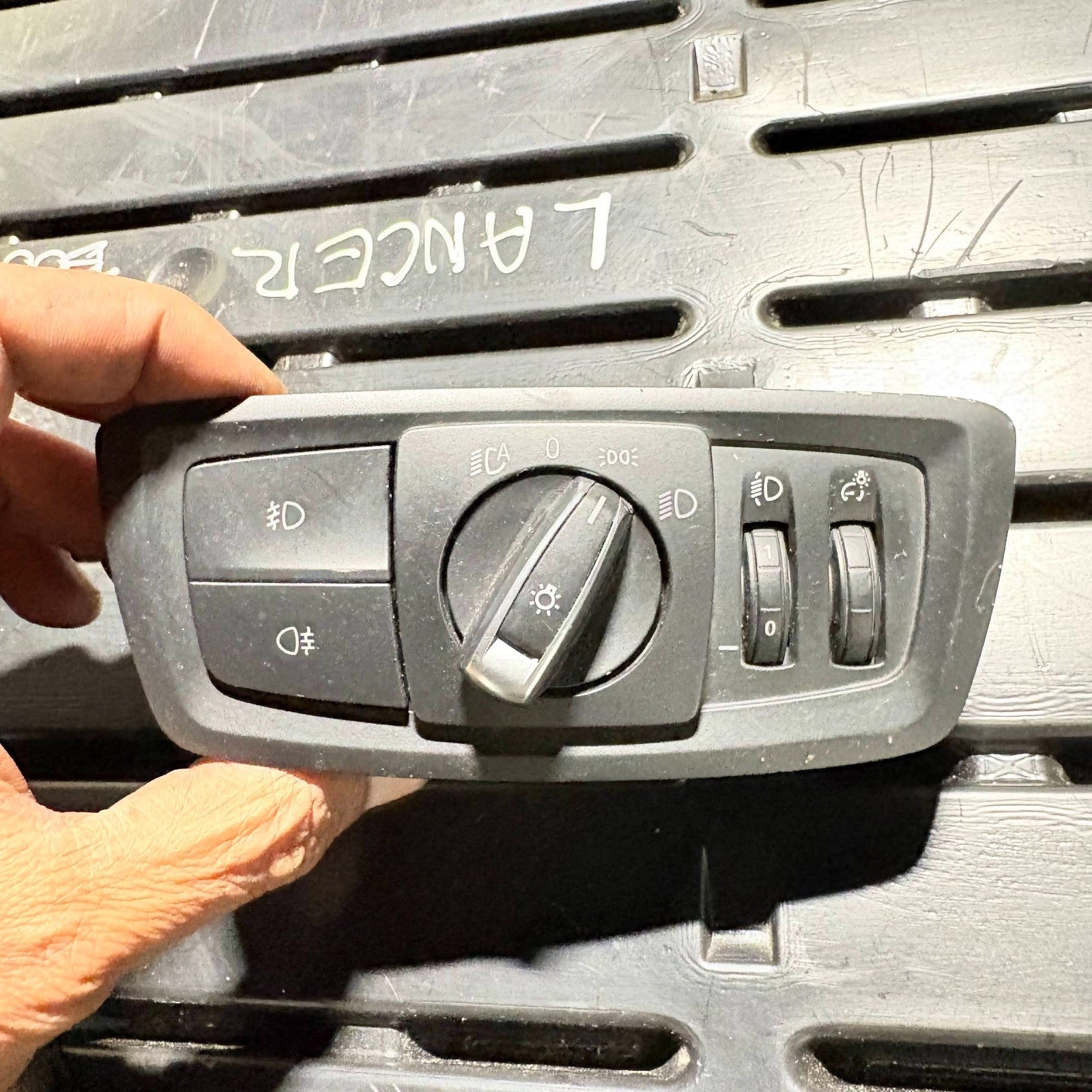2018 BMW 1 SERIES HEADLIGHT SWITCH 6847526