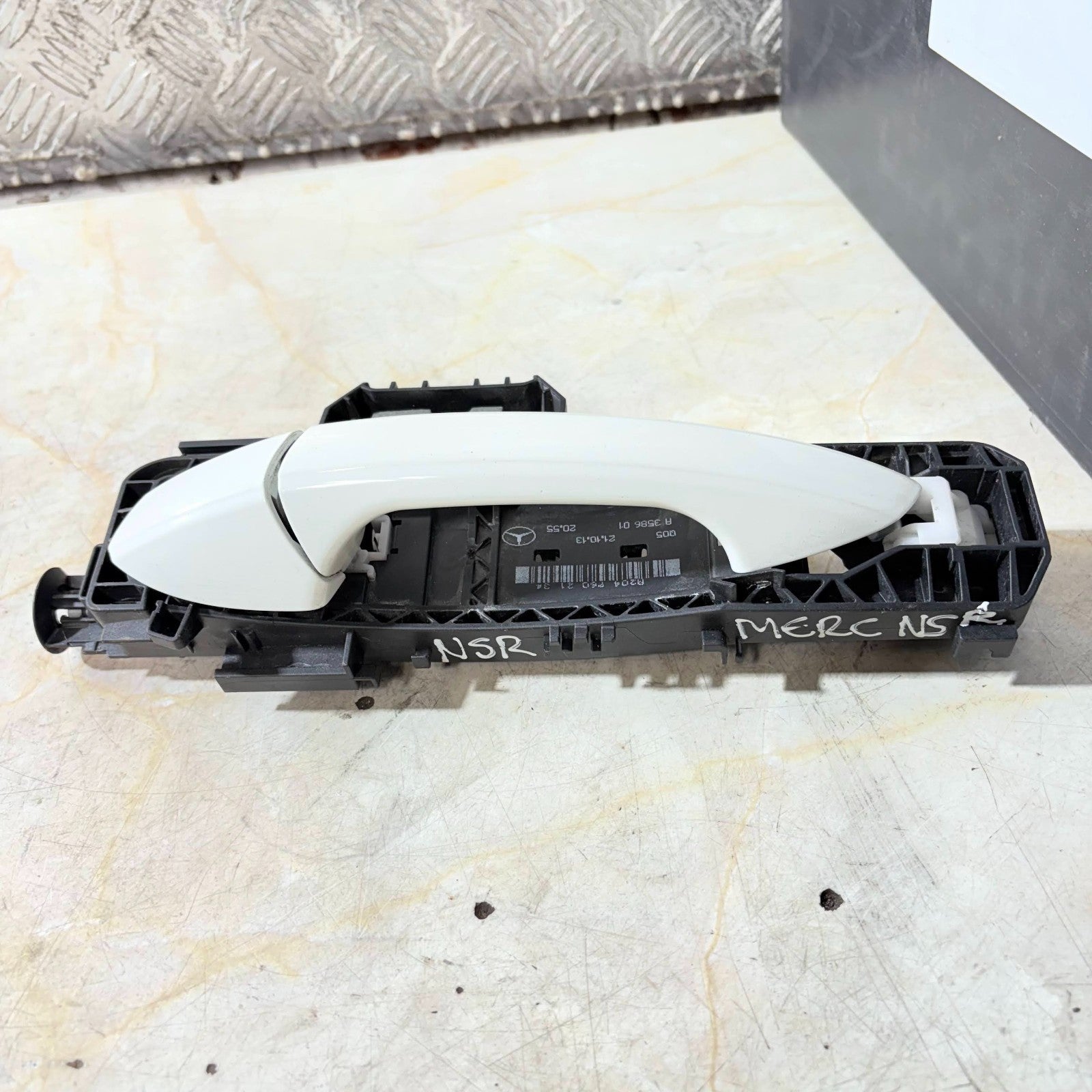 Mercedes CLS C218 Rear Left Outer Door Handle 02047602134 A2047602134 2011-2017