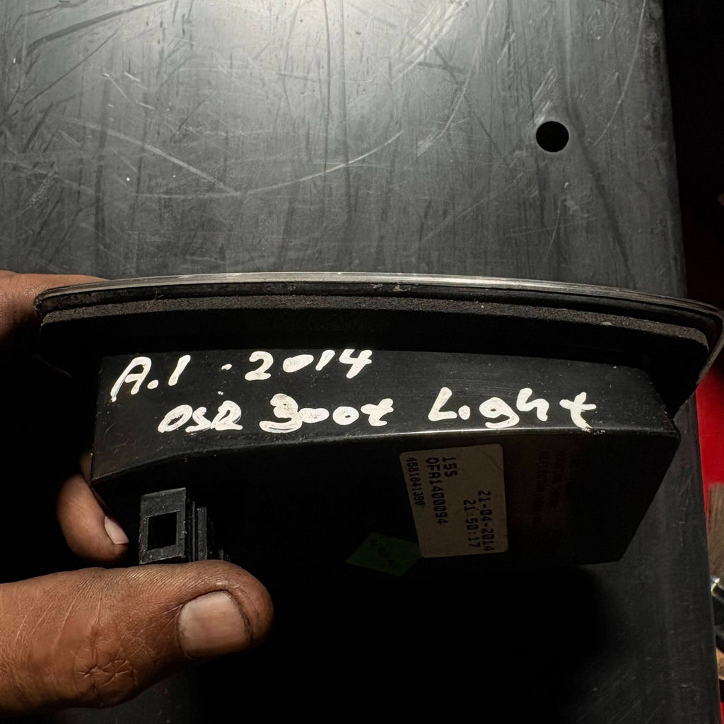 AUDI A1 8X LUGGAGE COMPARTMENT COURTESY LIGHT LAMP 8X0945096 2010-2018