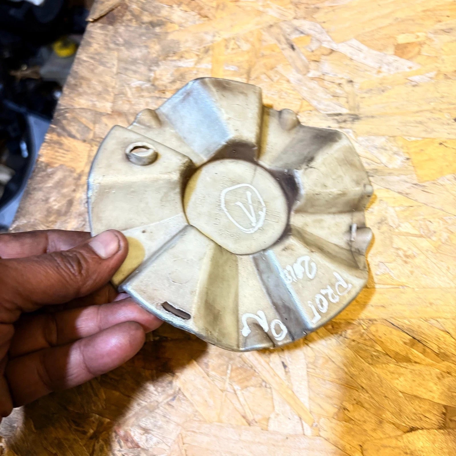 1x PROTON CENTRE CAP FOR ALLOY WHEEL