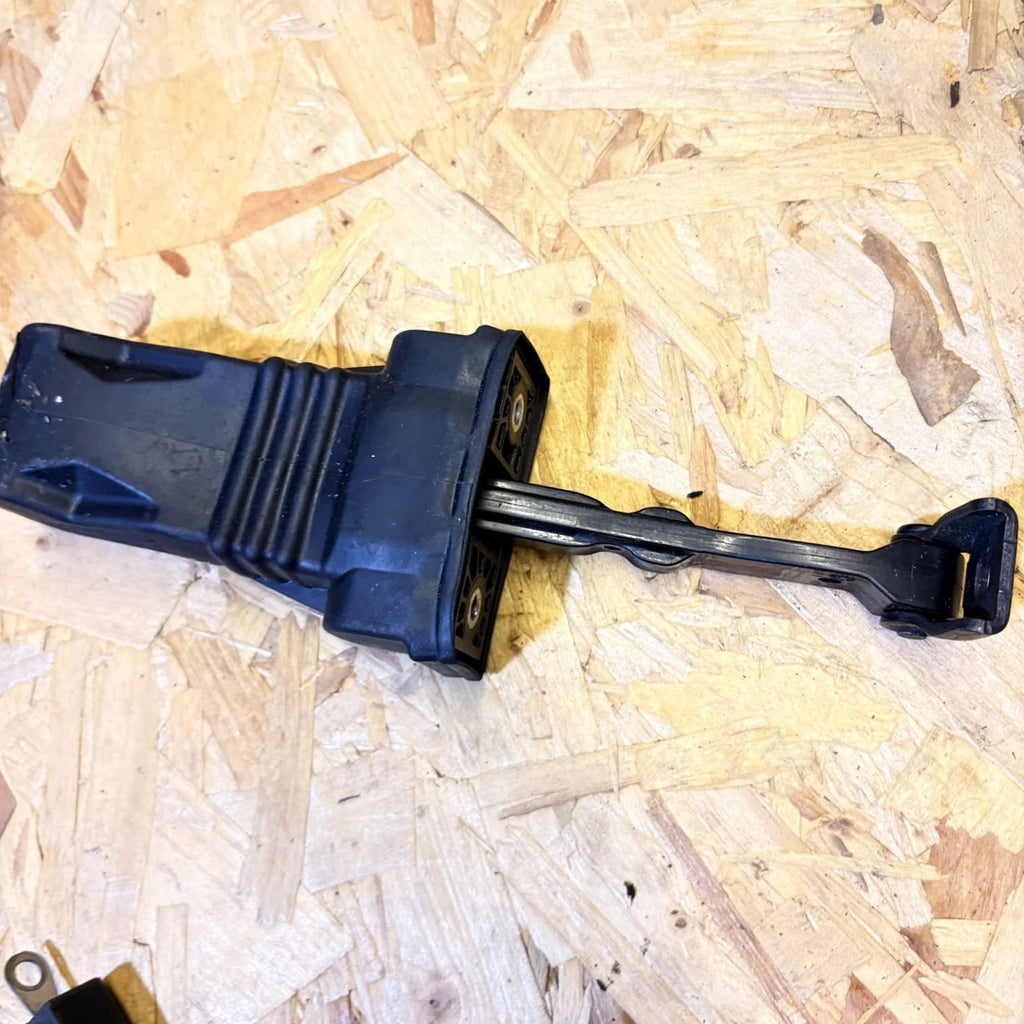Audi Q5 8R Door Brake Stopper Check Strap Driver Front 8R0839249 2016