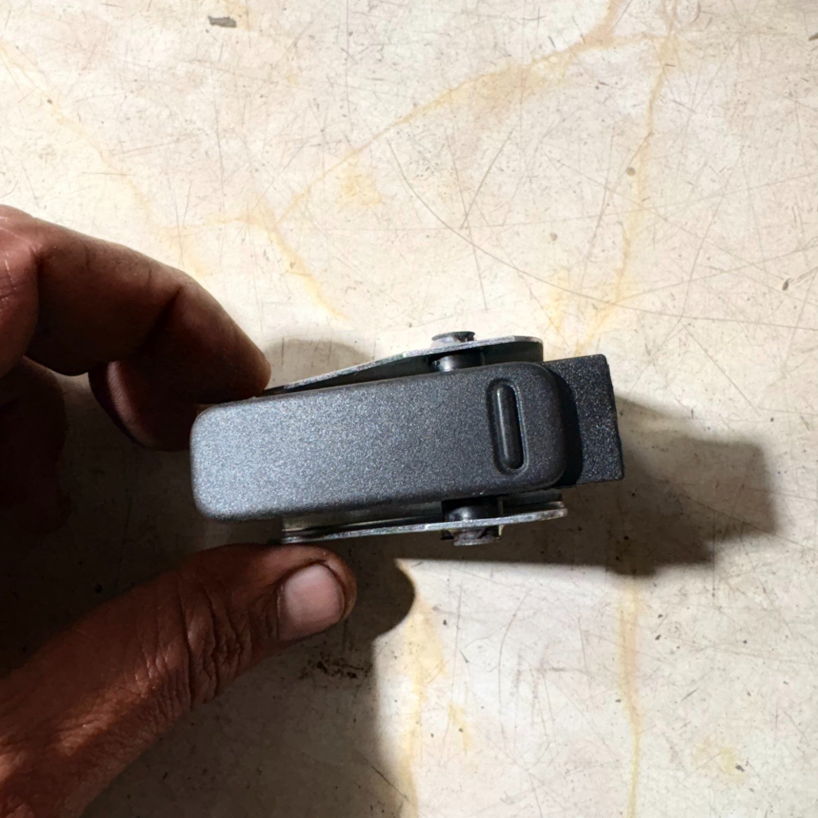 SKODA OCTAVIA YETI BOOT TIE HOOK 1Z9867615D