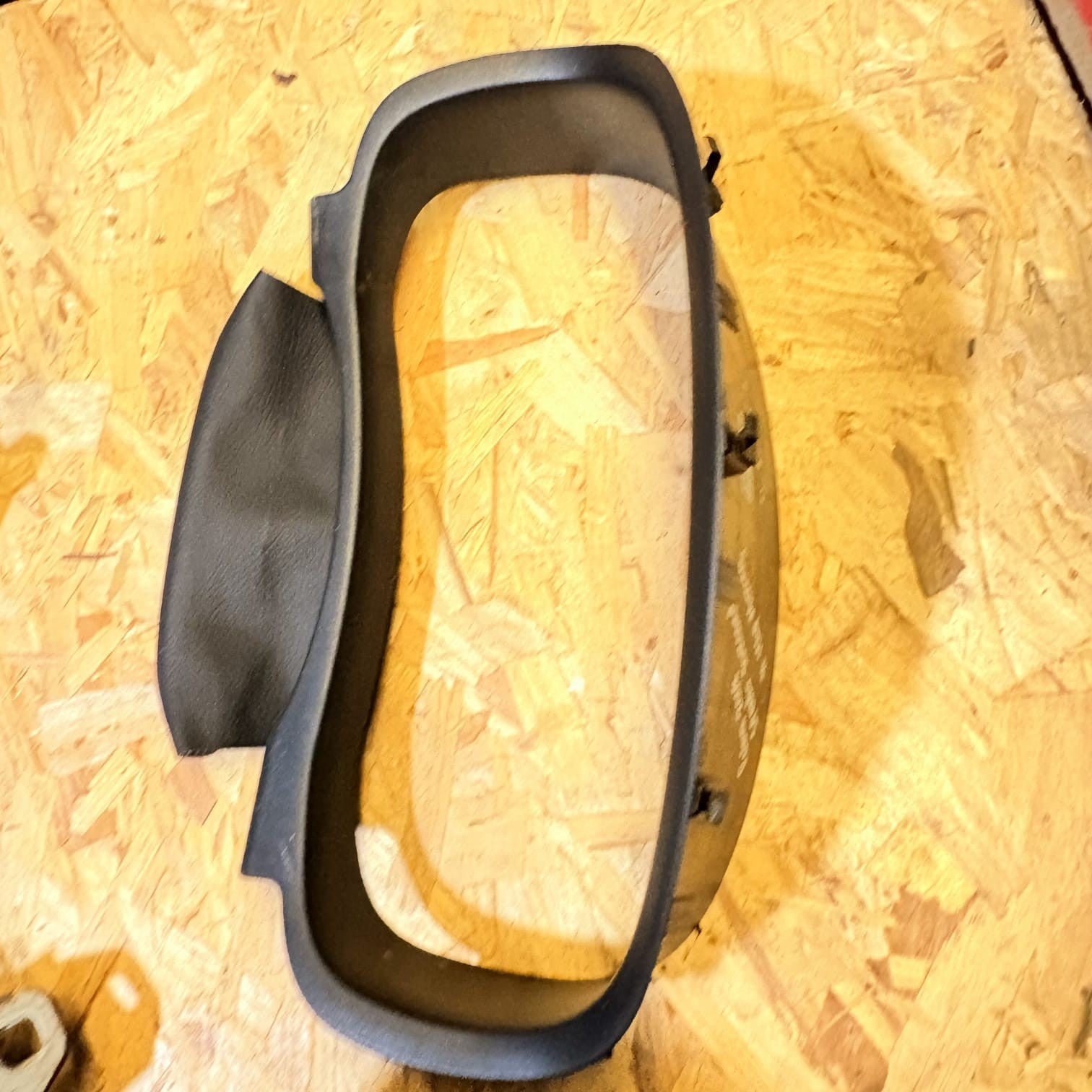 SKODA FABIA MK2 INSTRUMENT CLUSTER SPEEDO SURROUND TRIM 5J2857053A 2008