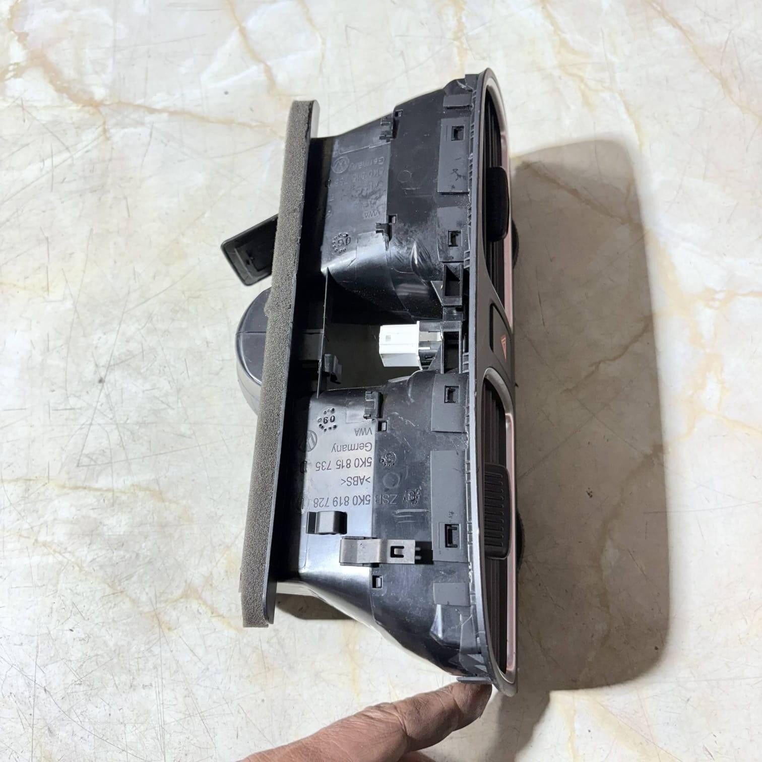 5K0819728 VW Golf Mk6 GTI R 09-13 Front Centre Dashboard Air Vent Outlet Panel