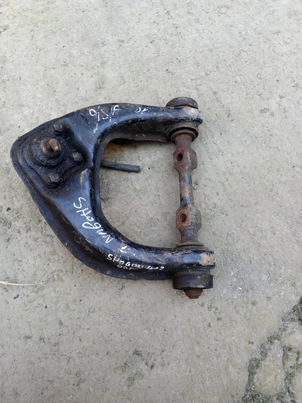 Mitsubishi Shogun Pajero Mk3 2000-2006 Front Right Upper Control Arm MB241155