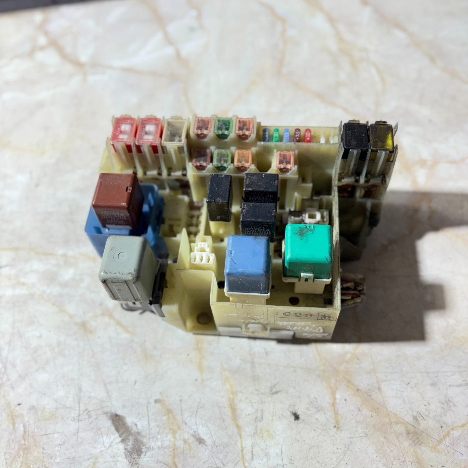 TOYOTA DYNA DIESEL FUSE BOX JUNCTION RELAY BLOCK WITH GLOW PLUG RELAY