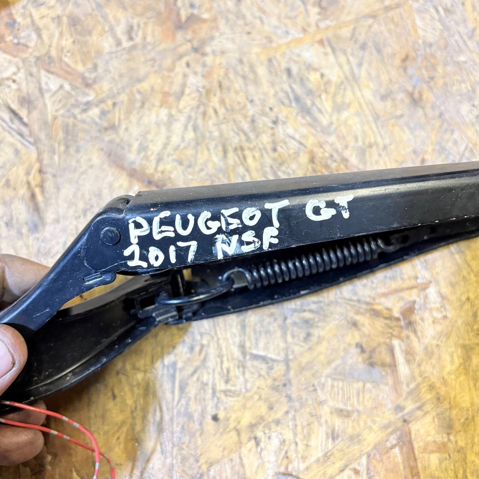 PEUGEOT GT 2017 PAIR OF FRONT WINDSCREEN WIPER ARMS 9673916780