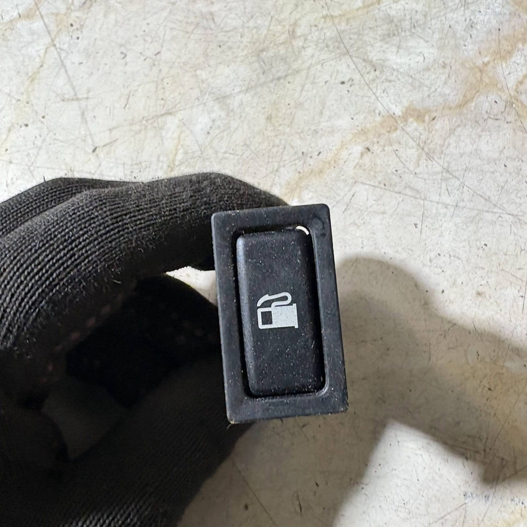 Toyota Avensis T25/T250 Fuel Filler Flap Release Switch Button 156795 2003-2008