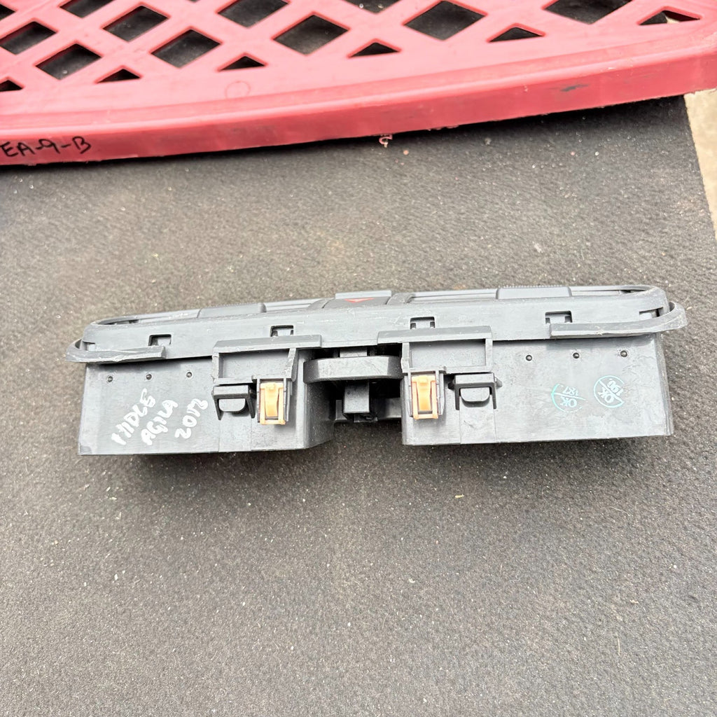 Vauxhall Agila B 2008-2014 Centre Dash Air Vent Hazard Switch 73841-51K0