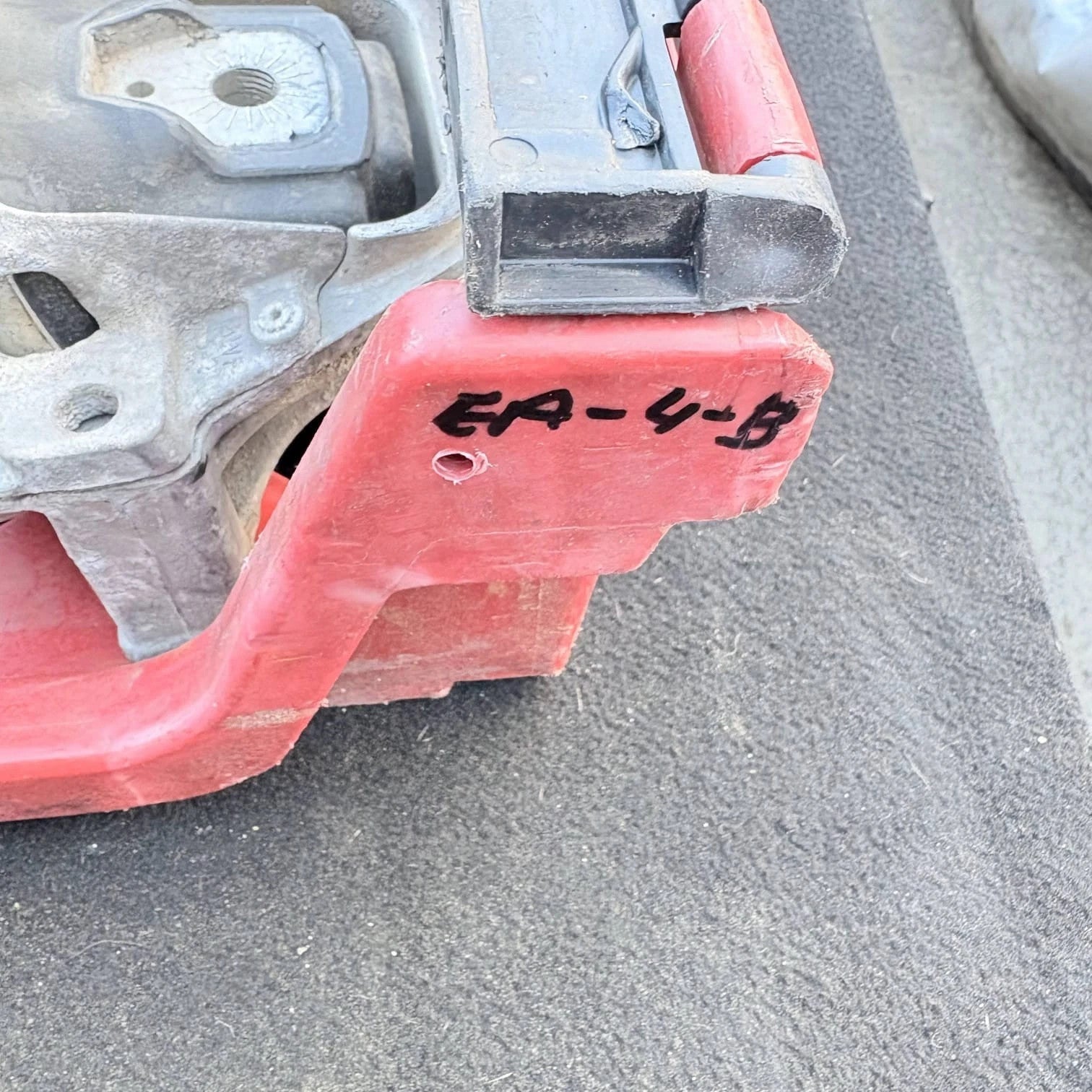 Audi A4 B6/B7 2002-08 Seat Exeo 2009-14 Rear Boot Lid Hinge Pair 8E5827301G/302G