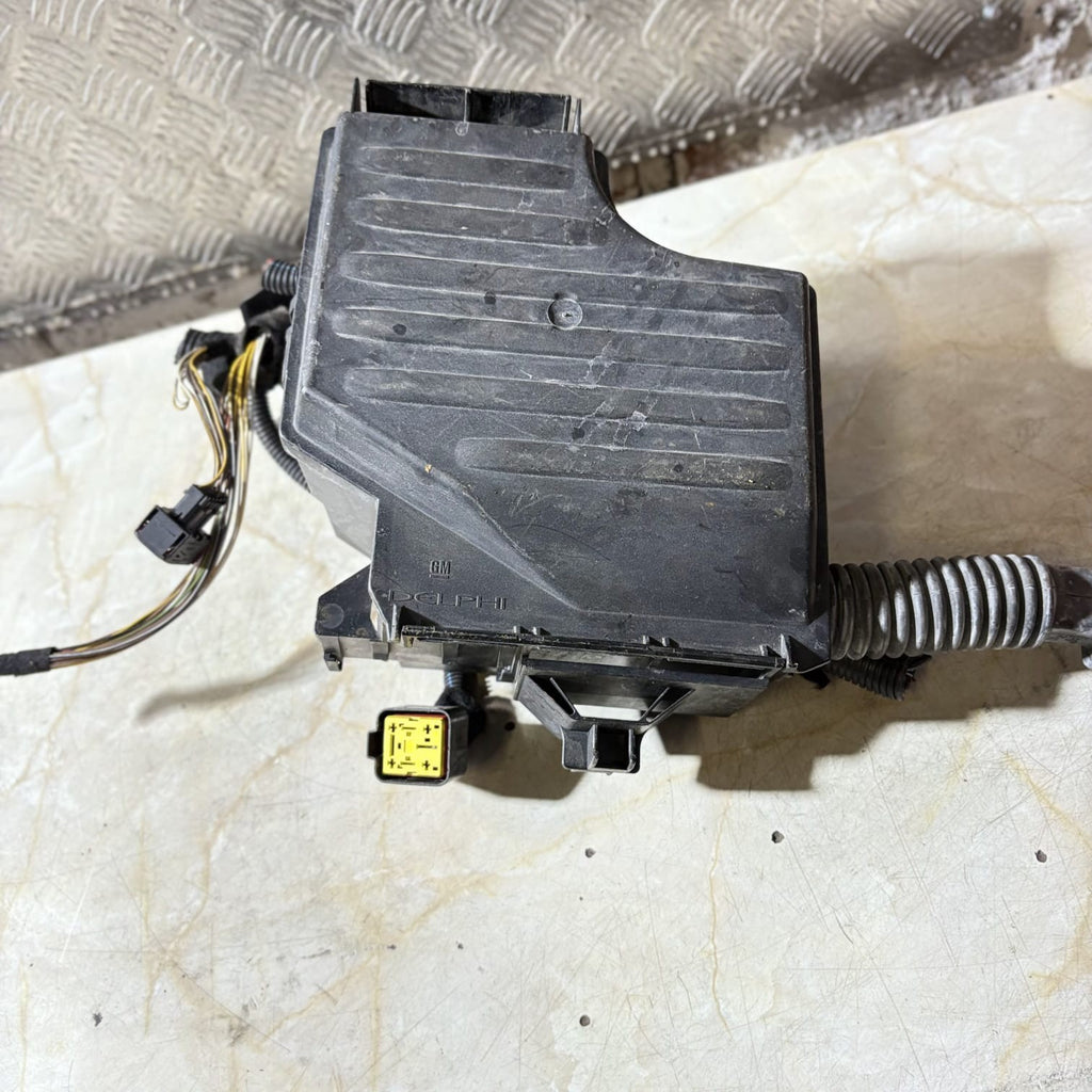 Vauxhall Combo C Mk2 1.7 CDTI Z17DTH Engine Bay Fuse Relay Box Delphi Loom