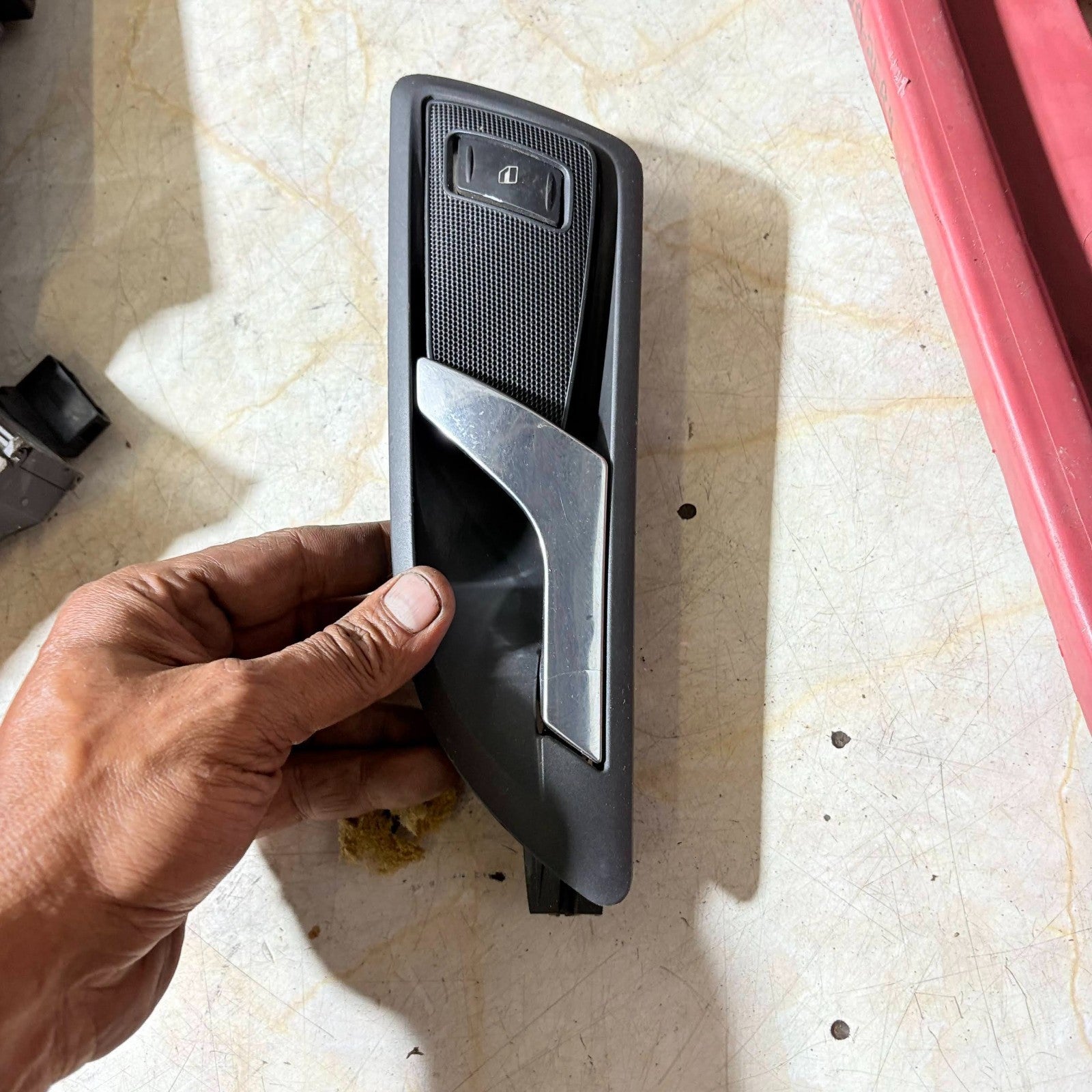 SKODA OCTAVIA PASSENGER SIDE REAR LEFT INTERIOR DOOR HANDLE 1Z0839247 04-12