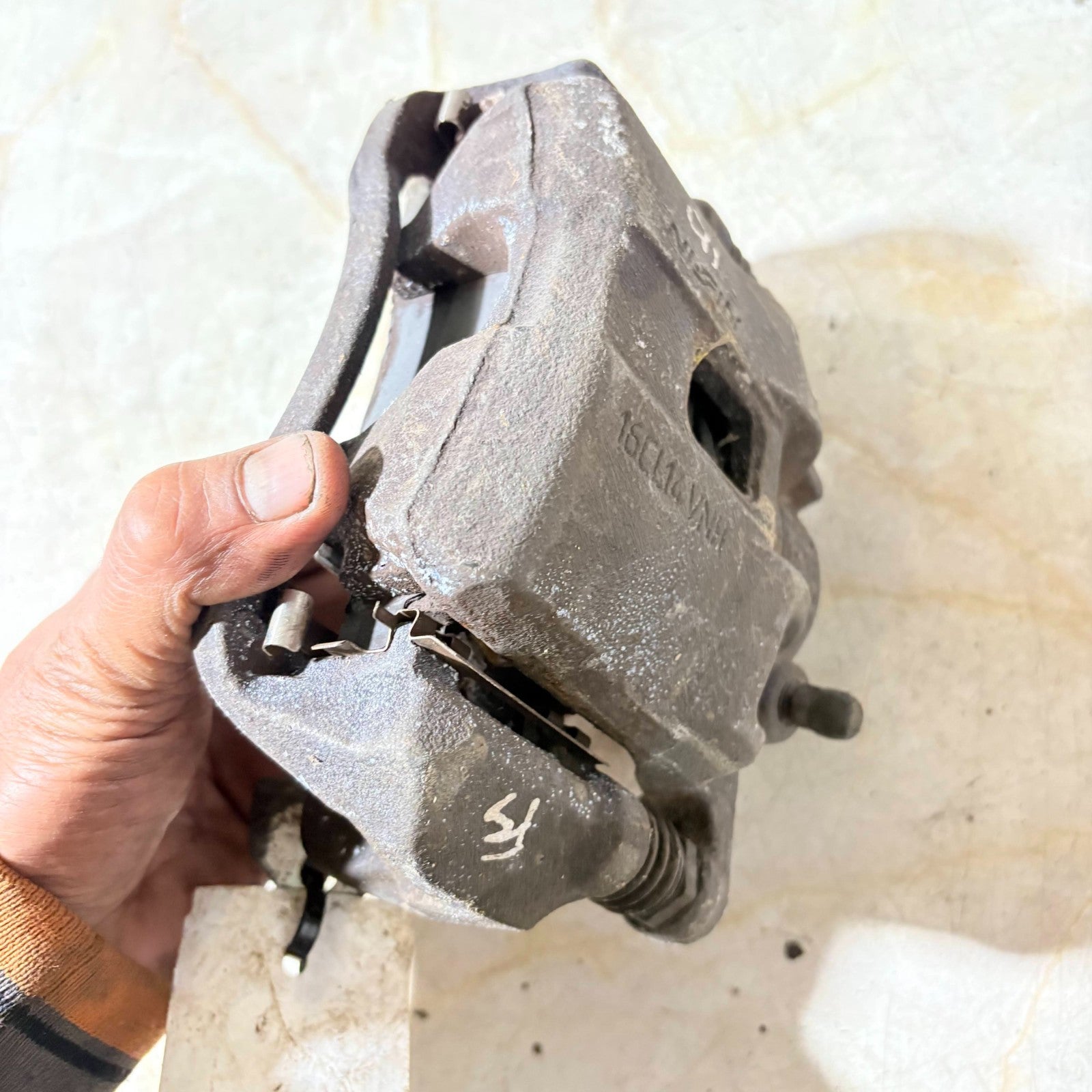 2010 AUDI A4 B8 A5 FRONT LEFT PASSENGER SIDE BRAKE CALIPER