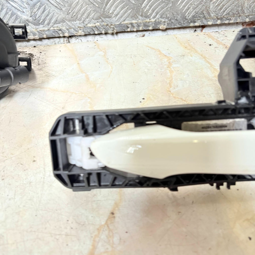 MERCEDES BENZ A CLASS W176 DRIVER SIDE FRONT DOOR LOCK