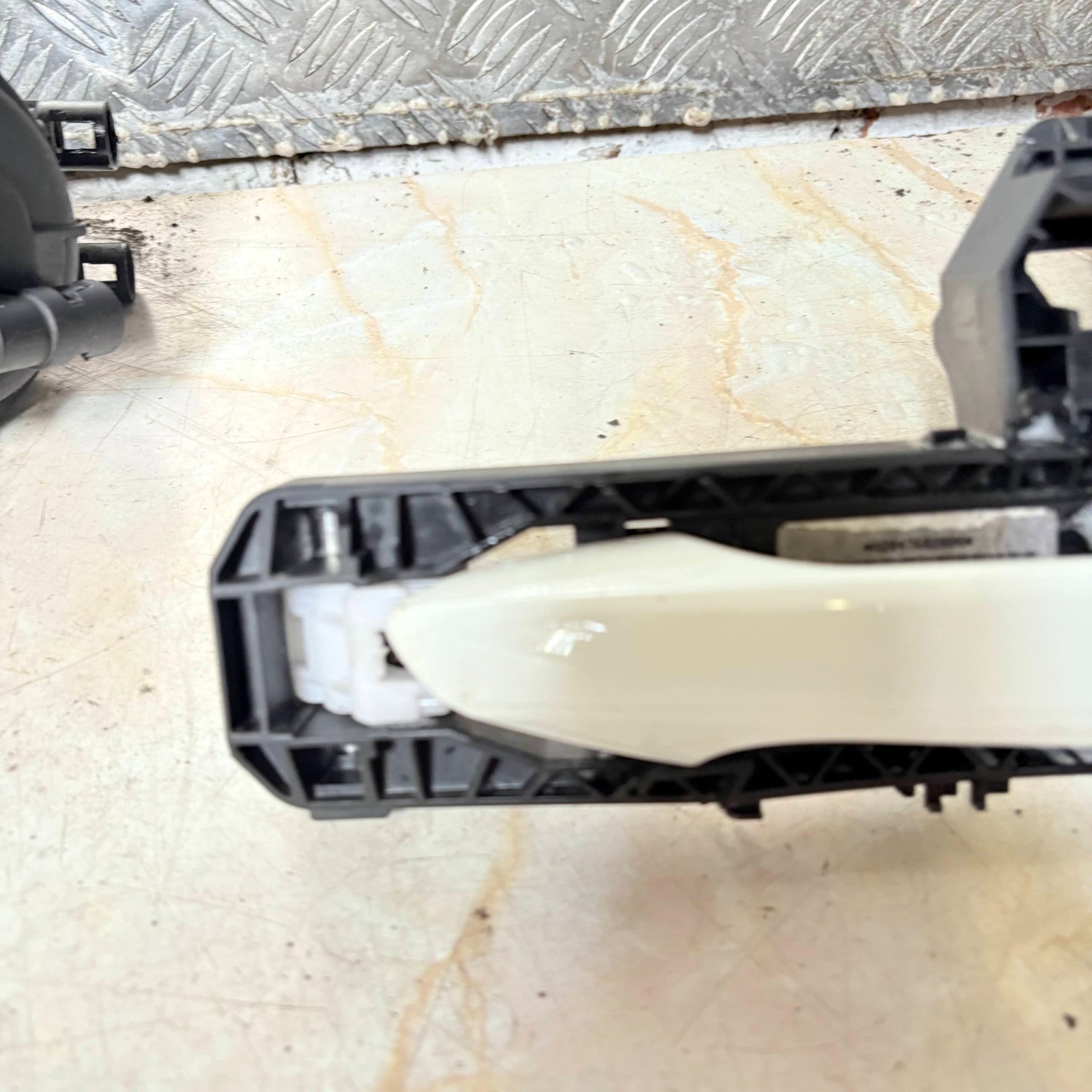 MERCEDES BENZ A CLASS W176 DRIVER SIDE FRONT DOOR LOCK