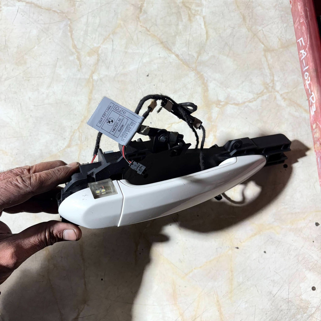 2007 BMW 1 SERIES 116M DOOR HANDLE OUTER LEFT FRONT PASSENGER SIDE 140107-10