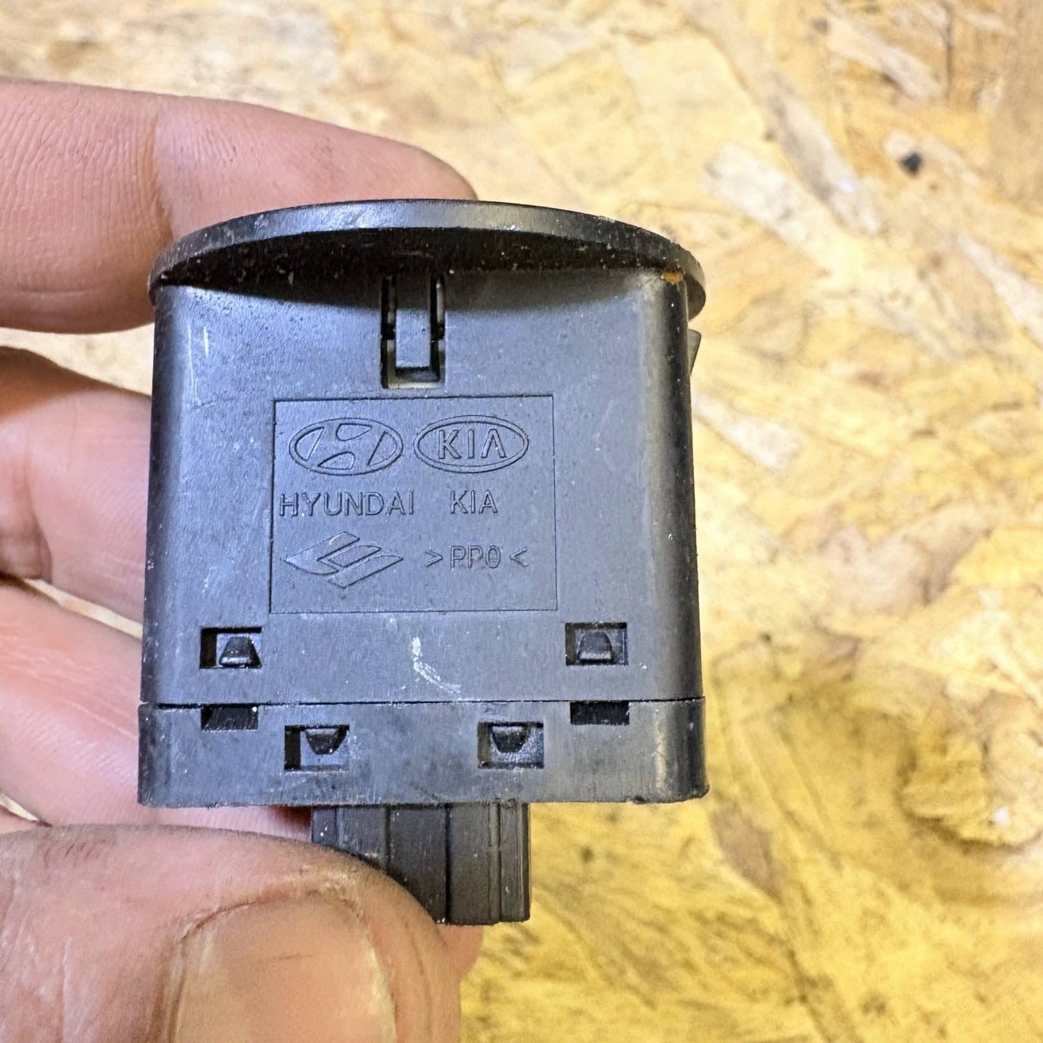 KIA Picanto MK1 Passenger Airbag ON OFF Switch Module