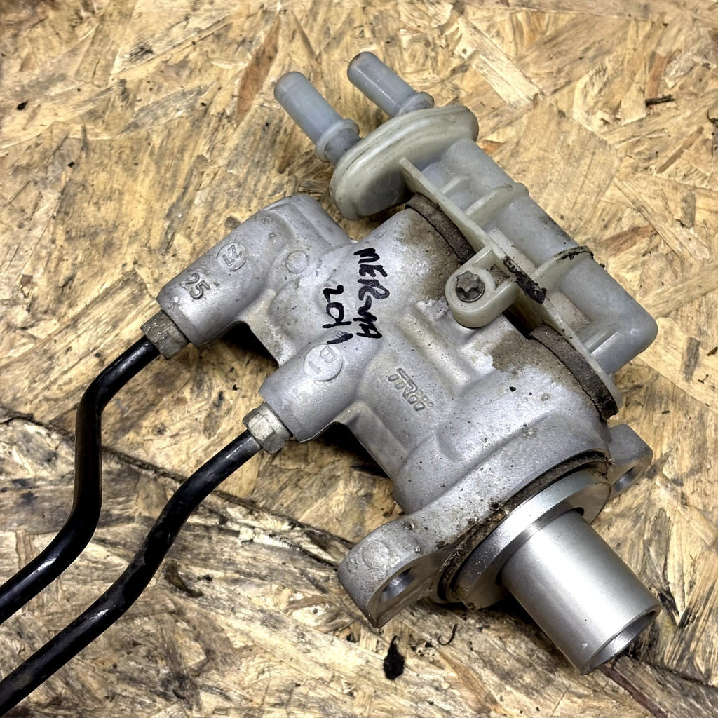 Vauxhall Opel Meriva 2011 Brake Master Cylinder UK552566-33 Stock 6977