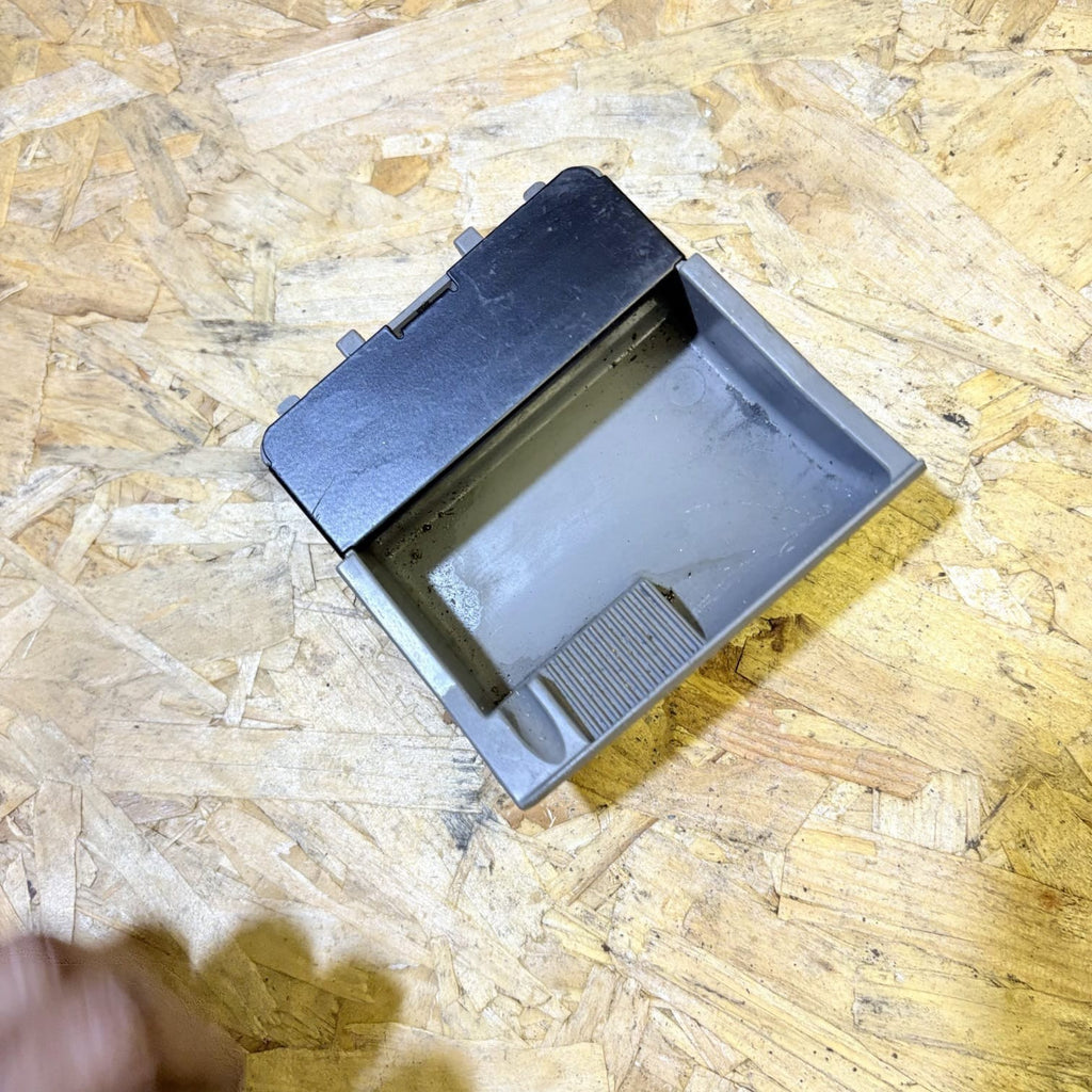 TOYOTA TT FRONT ASH TRAY 1577