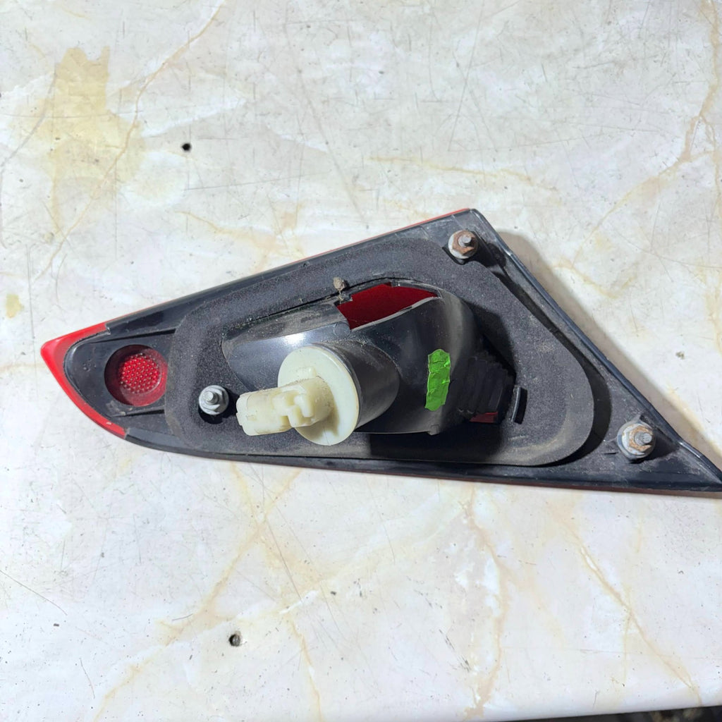 2004-2013 MITSUBISHI COLT REAR TAIL LIGHT MN105624