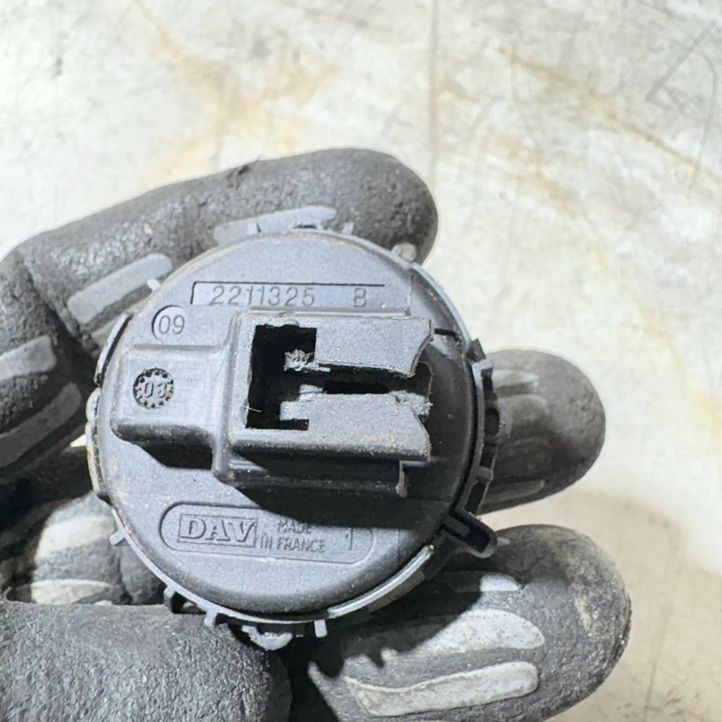 2002-2008 Renault Megane Sunroof Switch Button 2211325
