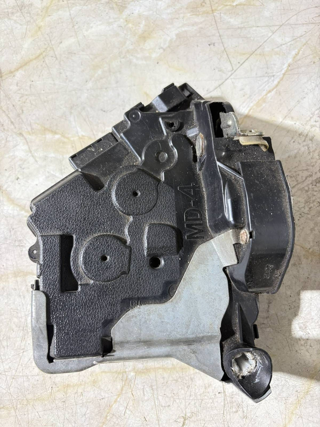 Toyota Prius 04-09 Mk2 O/S Drivers Front Door Lock Catch 6975047030 370133