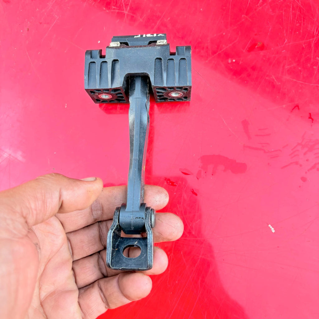 BMW 1 Series E87 116i Front Right Door Check Strap Door Stay 2006-2011