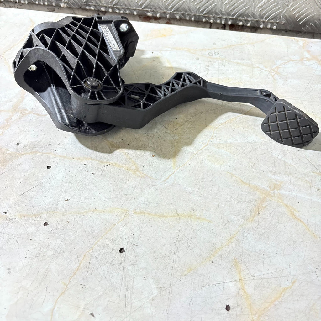 Seat Toledo MK3 5P 2.0TDi 103kW 2007 Diesel RHD Clutch pedal assembly 1K0721796E