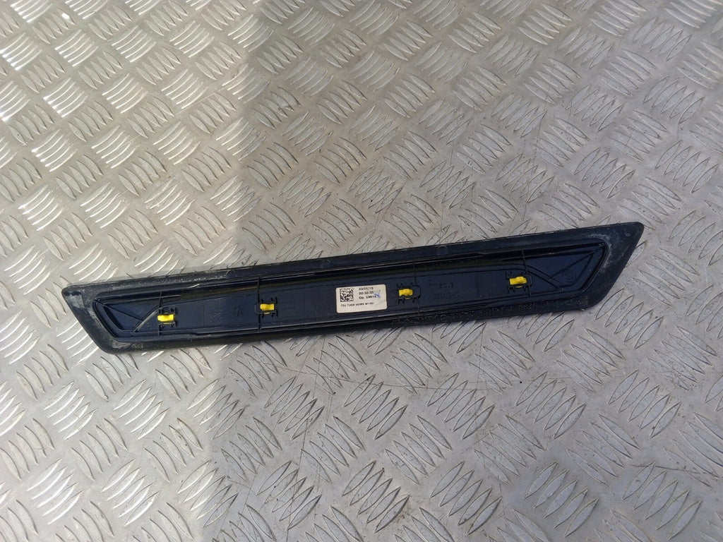 2012-2019 BMW 1 SERIES M140i FRONT DRIVERS SIDE DOOR SILL TRIM 7289218-258918-10