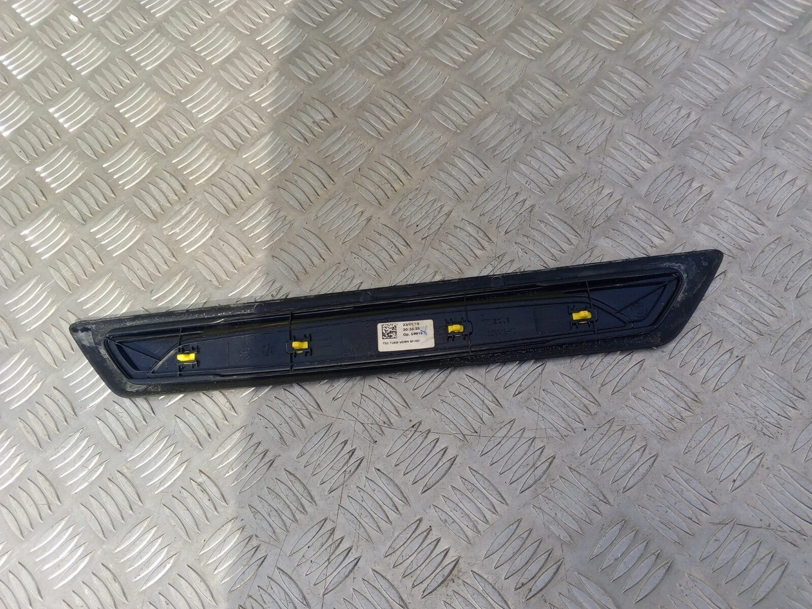 2012-2019 BMW 1 SERIES M140i FRONT DRIVERS SIDE DOOR SILL TRIM 7289218-258918-10