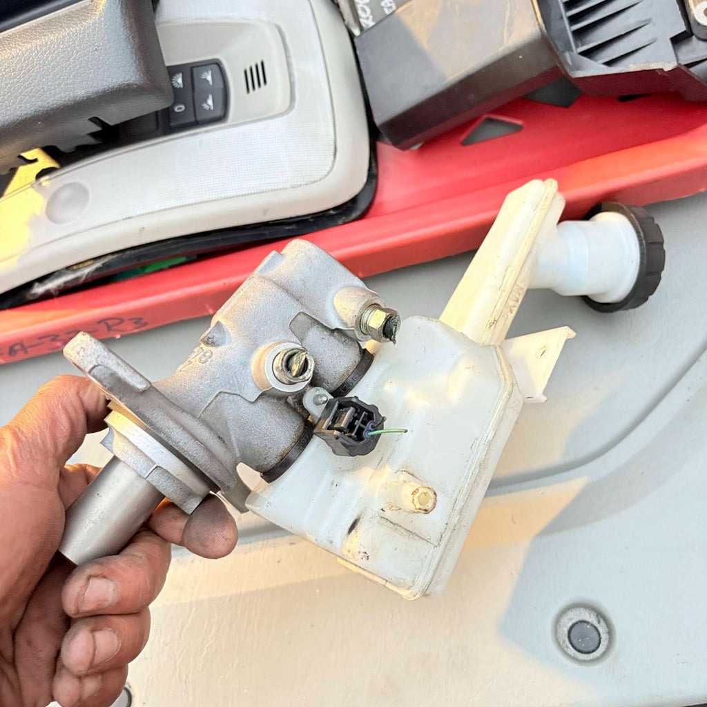 Nissan Pulsar 2014-2018 Brake Master Cylinder & Tank