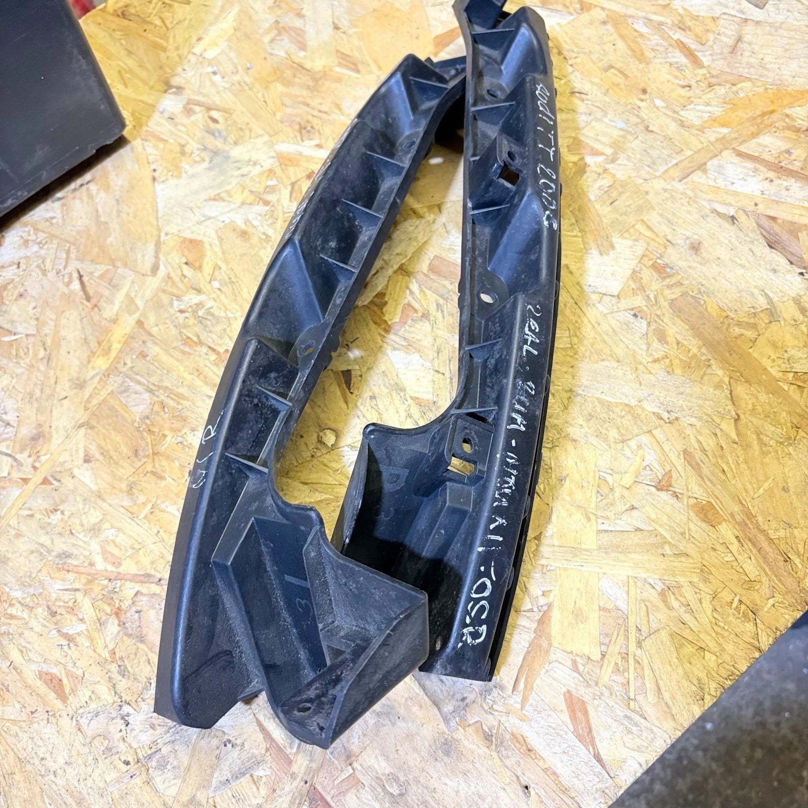 Audi TT 8J MK2 06-14 PAIR REAR BUMPER CLIPS MOUNTS LEFT+RIGHT SIDE