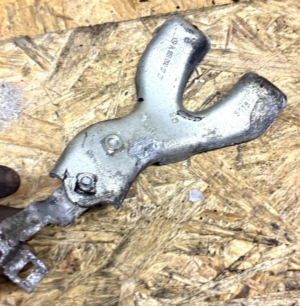 MERCEDES E CLASS W212 COOLER SUPPORT BRACKET A6510900727