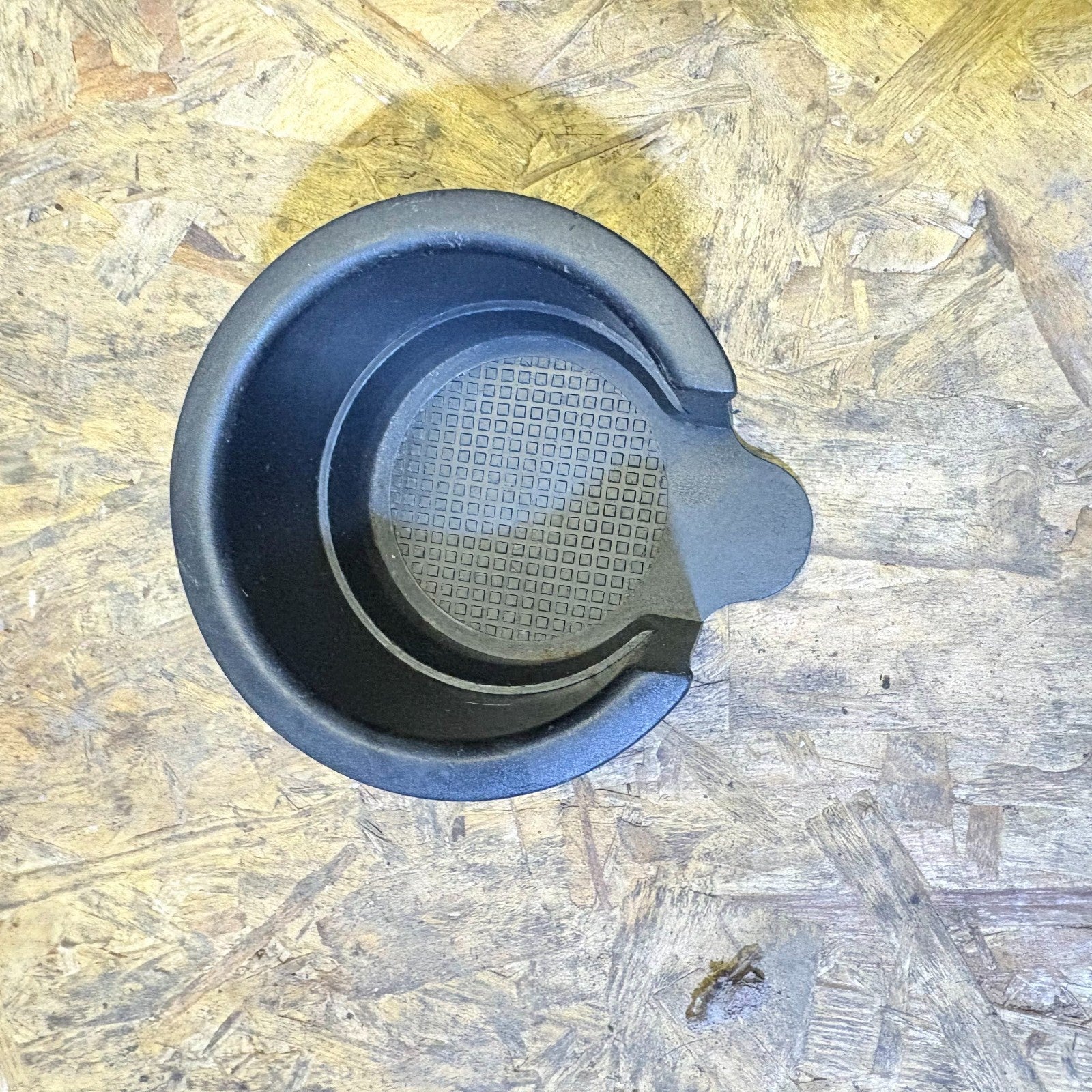 Land Rover Discovery 3 L319 05-07 Centre Console Cup Holder FWW500060XXX