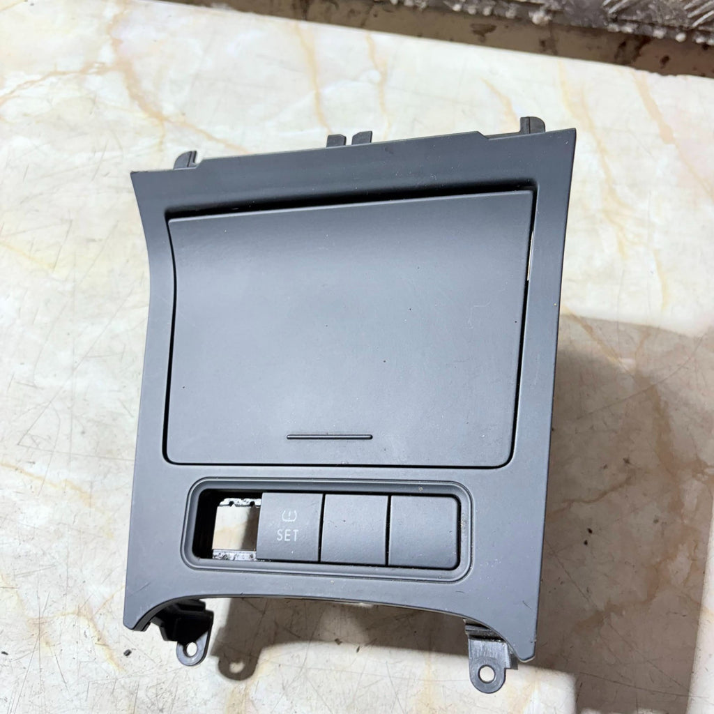 Volkswagen Golf Center Console Ashtray 1 KO 857 961